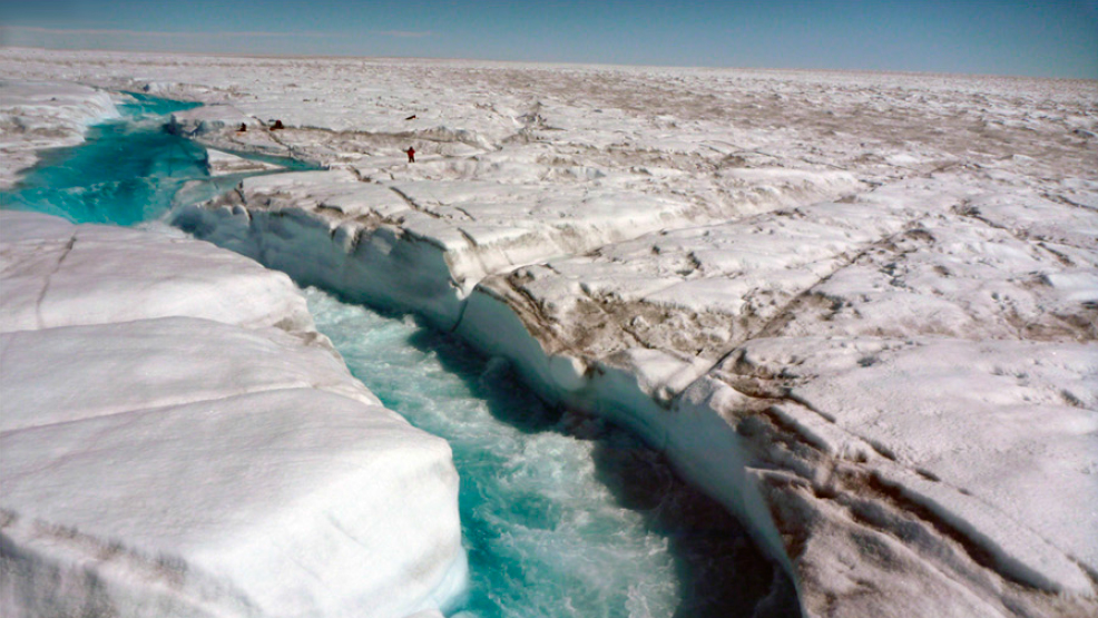 Un río de agua de deshielo que fluye a través de la cubierta de hielo de Groenlandia. / UCLA/Laurence C. Smith.