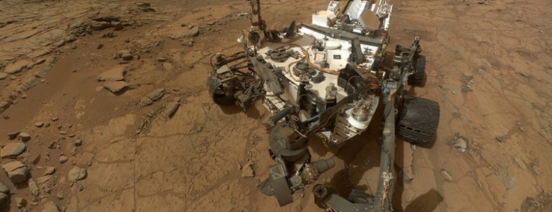 El rover Curiosity en el punto de perforación John Klein, donde se tomaron algunas muestras. / NASA