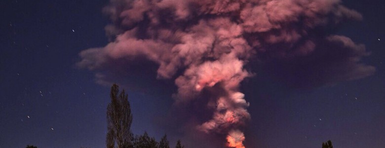 La erupción de un volcán obliga a evacuar a más de 3.000 chilenos
