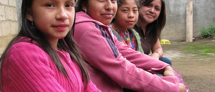 Mujeres jóvenes indígenas