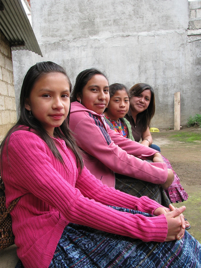 Mujeres jóvenes indígenas
