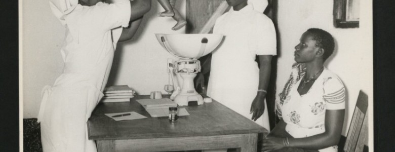 Partera de una aldea de la región de Shinyanga, Tanzania- Archivo General del Reino Unido