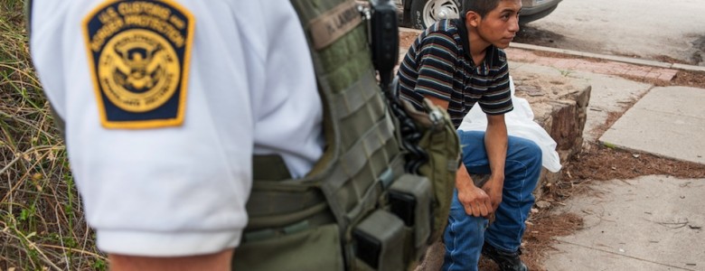 Presunto migrante detenido en Arizona- Xinhua/Will Seberger/ZUMAPRESS (archivo