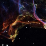 Un velo vibrante: Las retorcidas ondas de choque de una explosión estelar