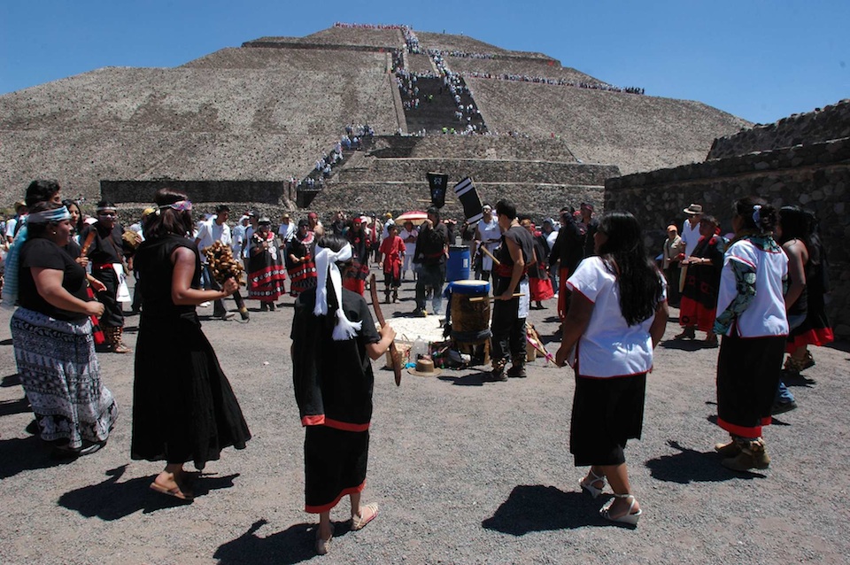 Visitantes en la zona de Teotihuacán- Marat, INAH