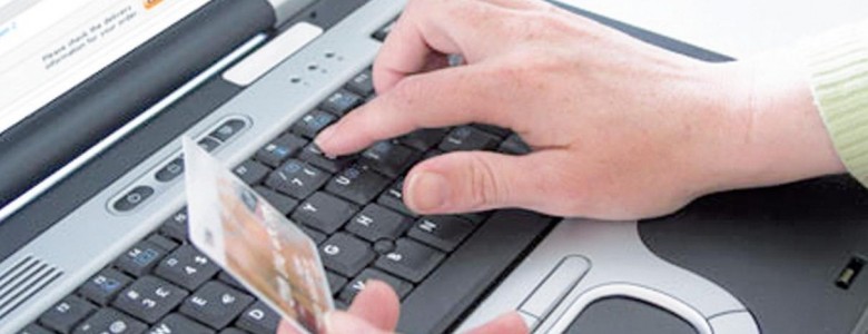Los hombres europeos compran más que las mujeres durante las rebajas online