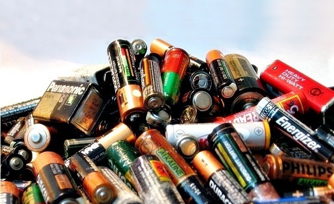 Reciclando pilas y baterías mediante biolixiviación