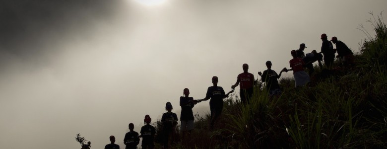 Haitinianos trabajando para salvar una ladera- Logan Abassi, ONU foto