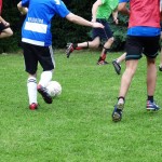 Los adolescentes que juegan al fútbol habitualmente mantienen mejor la atención