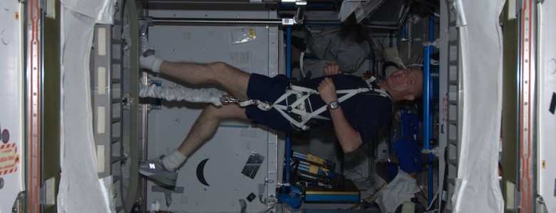 Andre Kuipers, ejercitándose en el nodo espacial- ESA/NASA