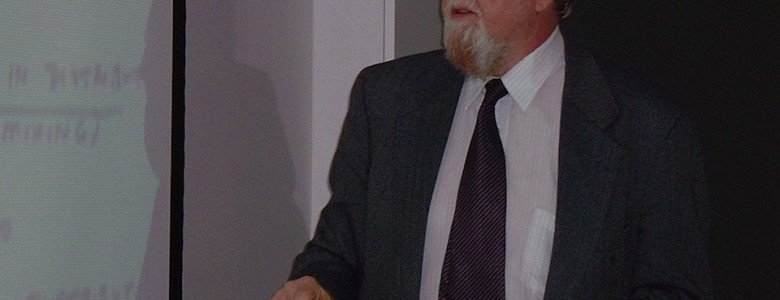 Clive Granger, Nobel de Economía 2003; revolucionó el análisis de datos y las tendencias