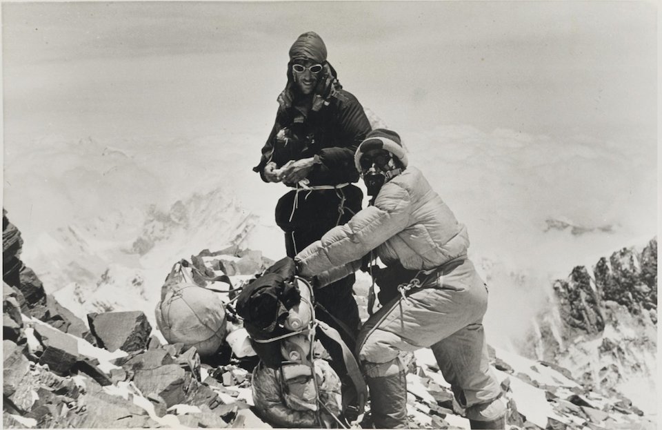 Edmund Hillary y Tenzing Norgay en la cima del Everest