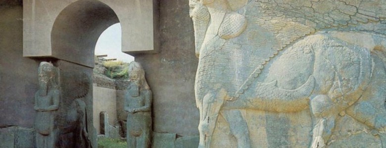 La estatua de un lamasu, destruida el 6 de marzo de 2015