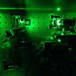 Científicos británicos miden la compresión de la luz en una partícula