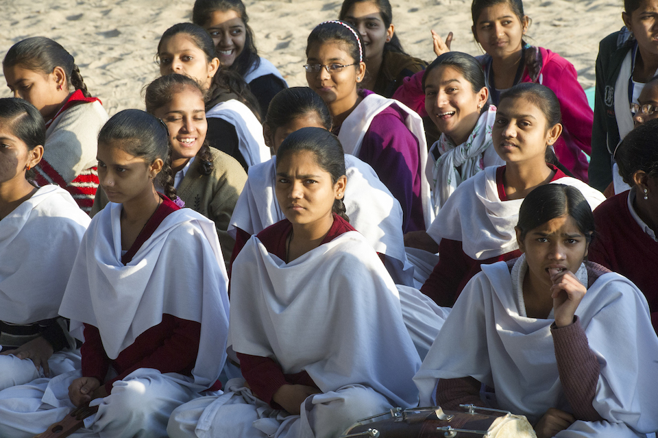 Adolescentes en Sabarmati Gandhi Ashram en Ahmedabad, India- Mark Garten, ONU Foto