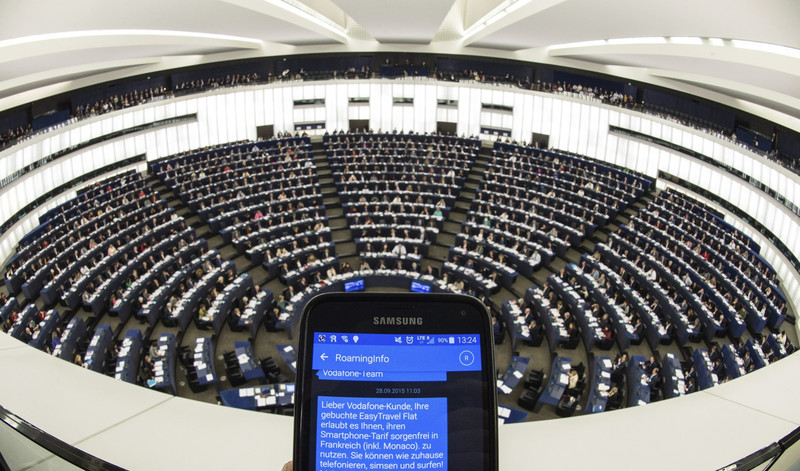 Un celular en el Parlamento Europeo en Estrasburgo (Francia)- Patrick Seeger, EFE