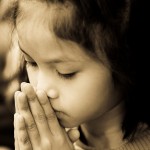 Criar a los niños con severidad religiosa los hace menos generosos
