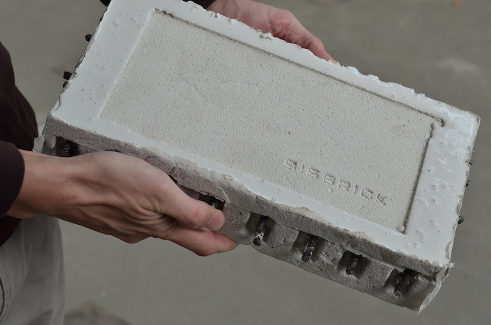 Sisbrick, dispositivo con forma de ladrillo que mejora la respuesta de los edificios ante los terremotos