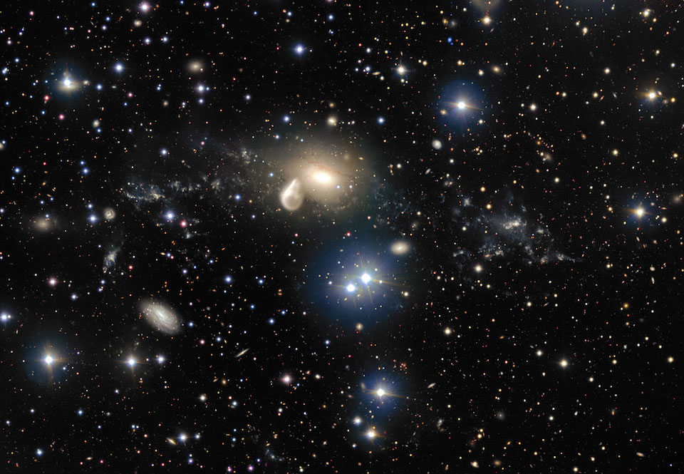 Colisión de una galaxia elíptica NGC 5291 con una galaxia enana, hace 360 millones de años- ESO
