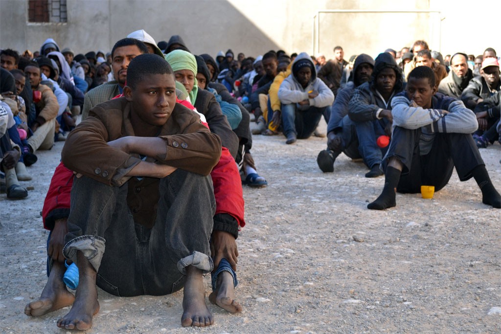 Migrantes en un centro de detención en Zawiya, Libia Foto Mathieu Galtier/IRIN