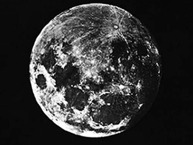 Primera fotografía de la Luna, tomada por Louis Daguerre