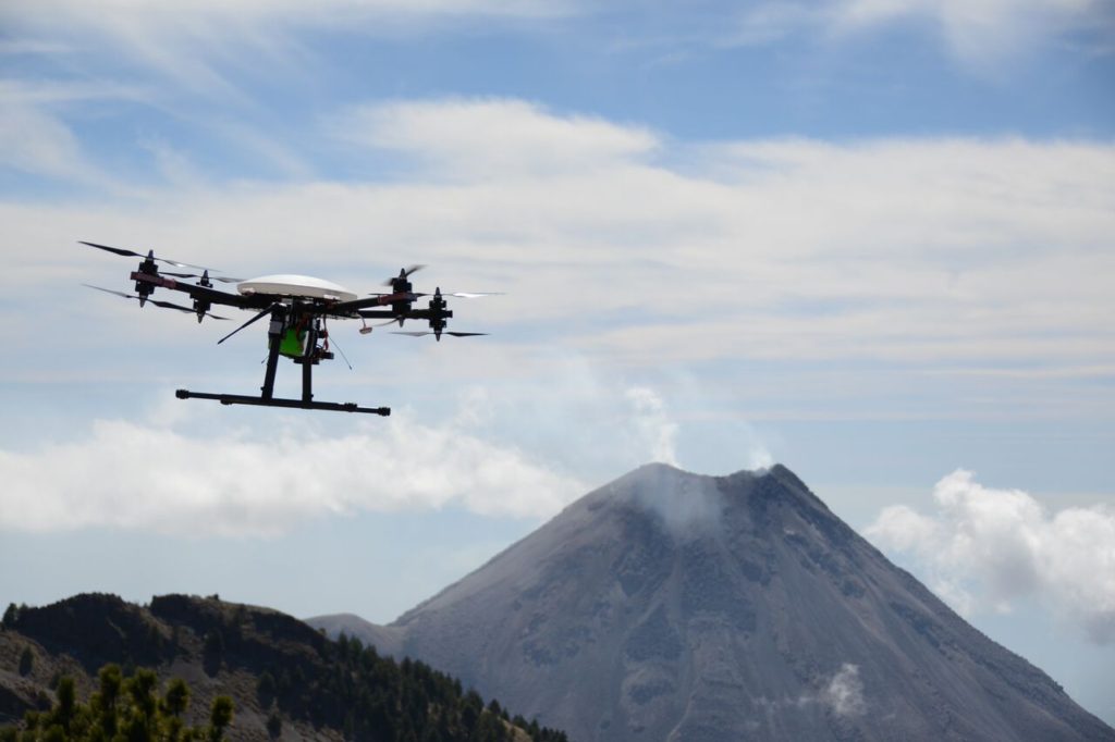 Drón para monitorear el Volcán de Colima