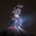 La belleza de las erupciones del Volcán de Colima en el talento de @Tapirofoto (fotografía y gif)