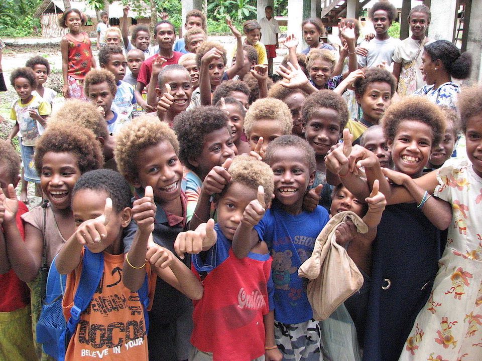 Grupo de niños melanesios- Pohopetch
