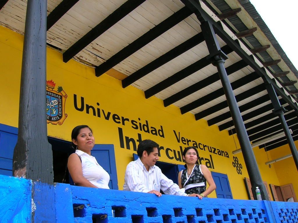 UV, única institución que recibe tesis en idiomas étnicos