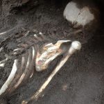 Encuentran cuatro entierros prehispánicos en Xochimilco