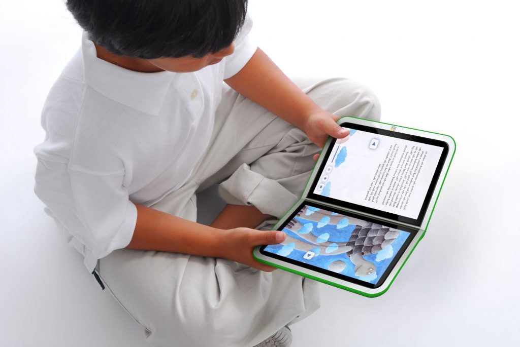 Niño leyendo un ebook en una tablet