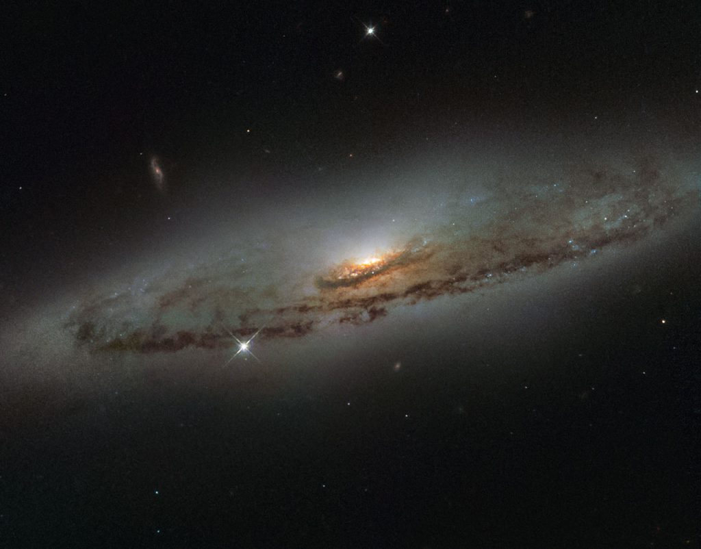 Galaxia en espiral NGC 4845- ESA/Hubble & NASA y S Smartt (Queen's University Belfast)