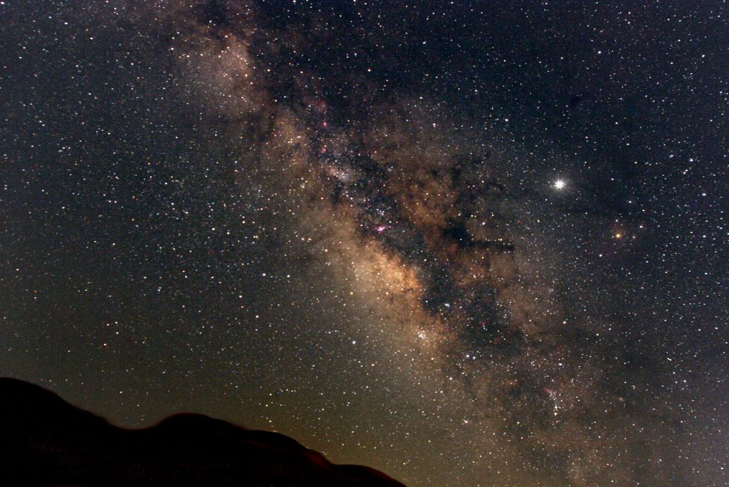 Astrónomos Descubren el Giro Vertiginoso del "Halo" de la Vía Láctea