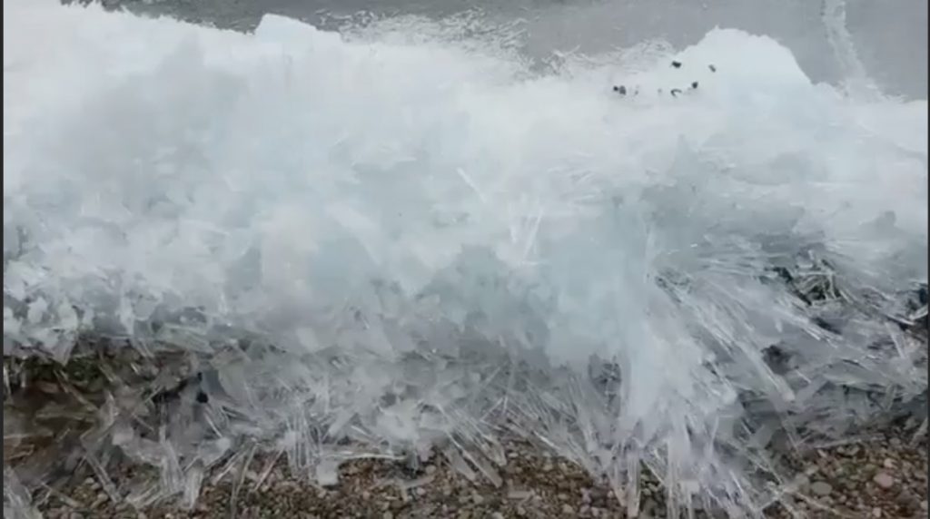 Formación de olas heladas