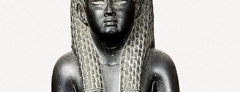 Estatua de Cleopatra en basalto negro