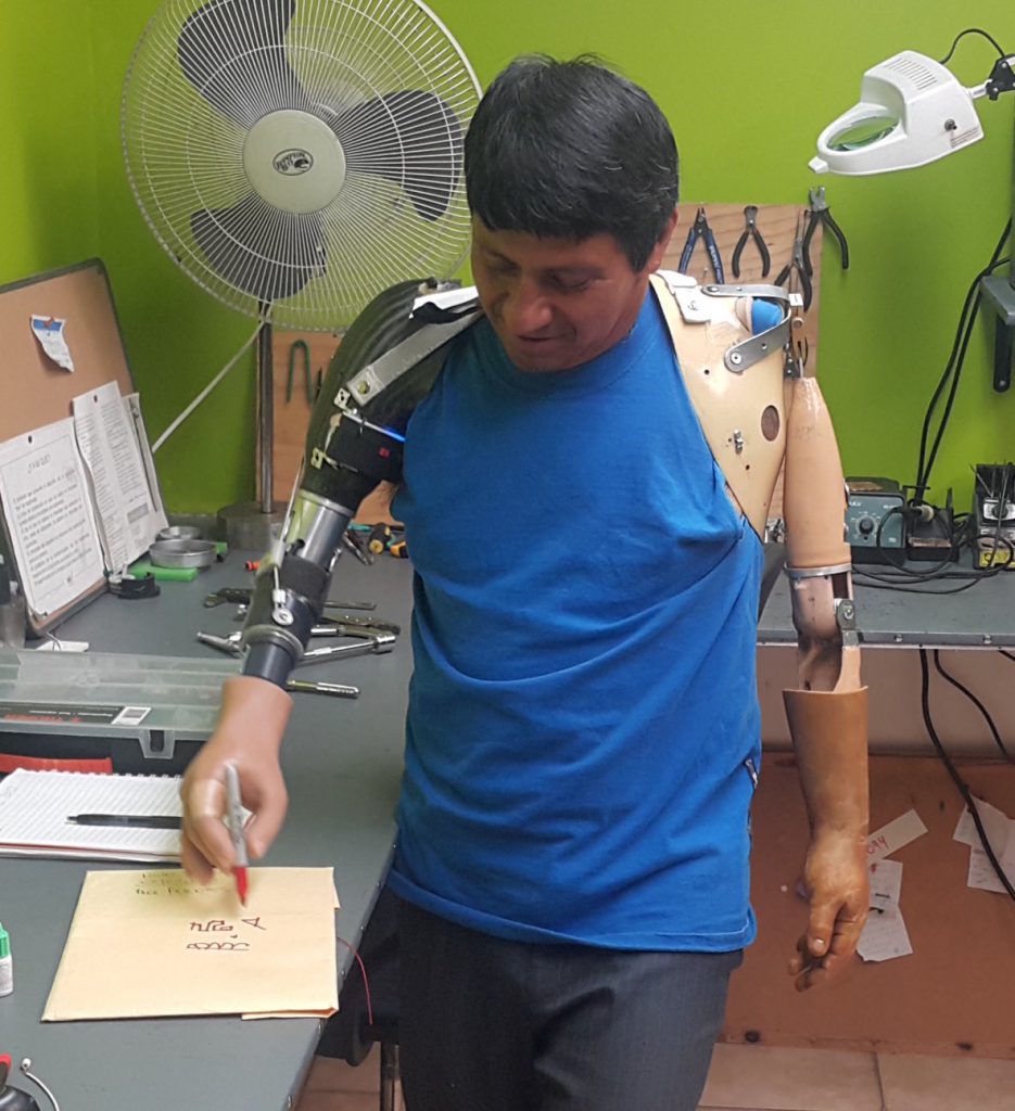 Protesis biónicas mexicanas hechas a bajo costo