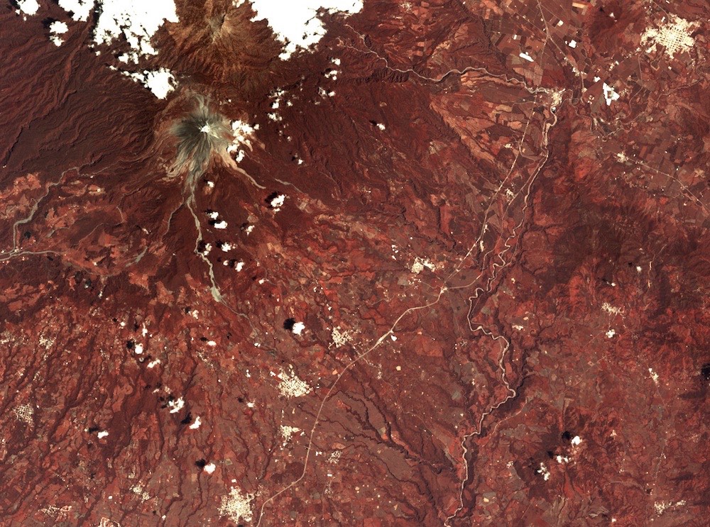 Volcán de Colima visto desde el espacio, el 6 de septiembre de 2016, por el satélite Landsat 8