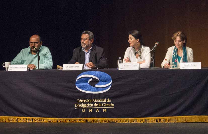 Ángel Figueroa, José Franco, Rosanela Álvarez y Estrella Burgos, en la conmemoración del aniversario de ¿Cómo ves?