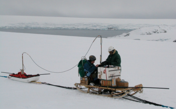 Los científicos trabajará los próximos meses en la Isla Livingston (Antártida) para evaluar la tendencia actual y cómo los cambios del clima influyen en el estado de los glaciares. / UPM
