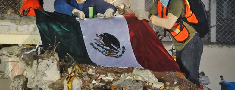 Rescatistas durante el sismo del 19 de septiembre de 2017 en México