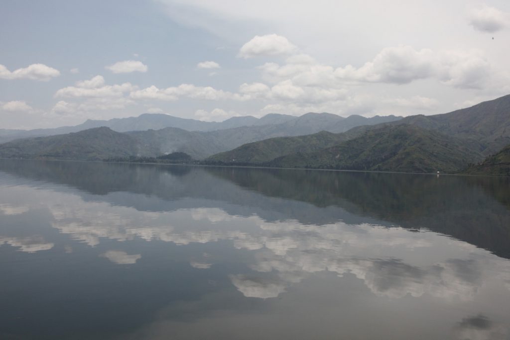 El cielo reflejado en el Lago Kivu