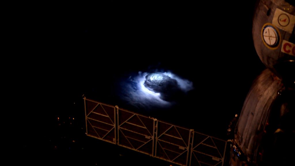 Las luces azules vistas desde la Estación Espacial Internacional- NASA