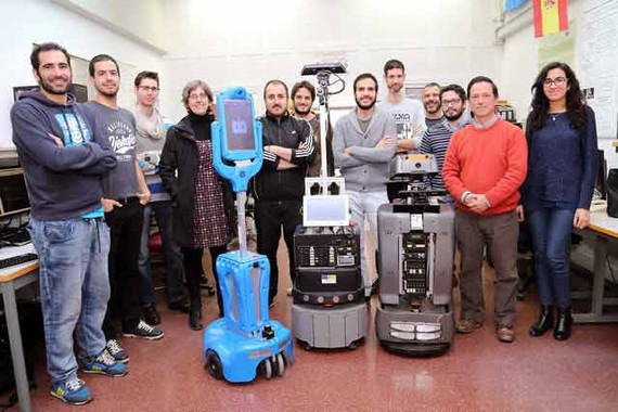 Miembros del Grupo de Investigación MAPIR de la Universidad de Málaga en su laboratorio en la E.T.S.I. de Telecomunicación