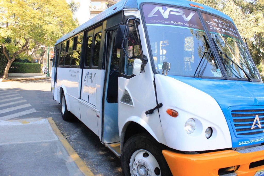 Autobús eléctrico de pasajeros convertido por Advanced Power Vehicles (APV)