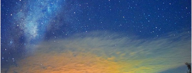 Autopista Xalapa-Perote con Vía Láctea y un meteorito cruzando el cielo- Héctor Montes de Oca