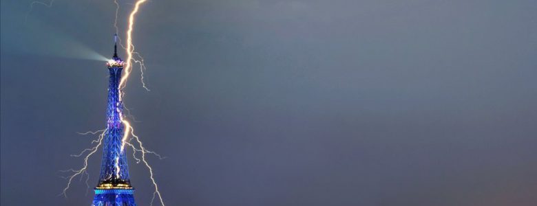 Rayo sobre la Torre Eiffel, Paris- Bertrans Kulik, Caters News