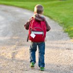 Demuestran científicamente que la mochila con ruedas (o carrito escolar) es mejor para la espalda de los niños que las mochilas