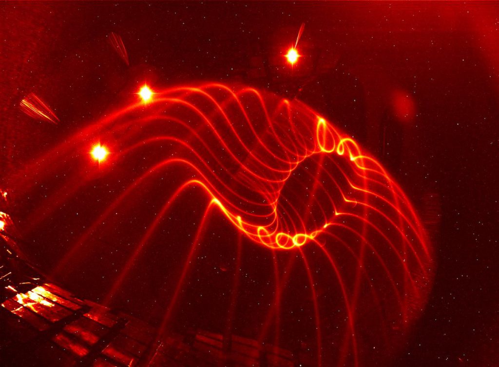 Líneas de campo en una superficie magnética dentro del stellarator Wendelstein 7-X. / The W7-X Team/Nature Comm