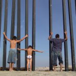 Los «polleritos»: niños traficantes de migrantes