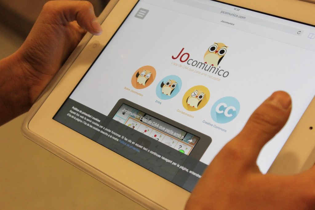 La app Jocomunico, de pictogramas para personas con discapacidad intelectual ha sido desarrollada dentro del proyecto Talentum de Telefónica, apoyado por Ericsson y la Fundación Adecco. / Telefónica